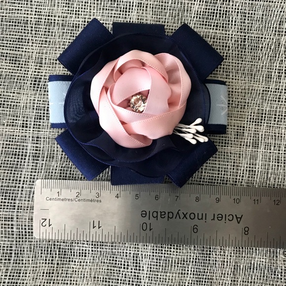 Elegant handmade Camellia flower hair barrette - Picture 5 of 8